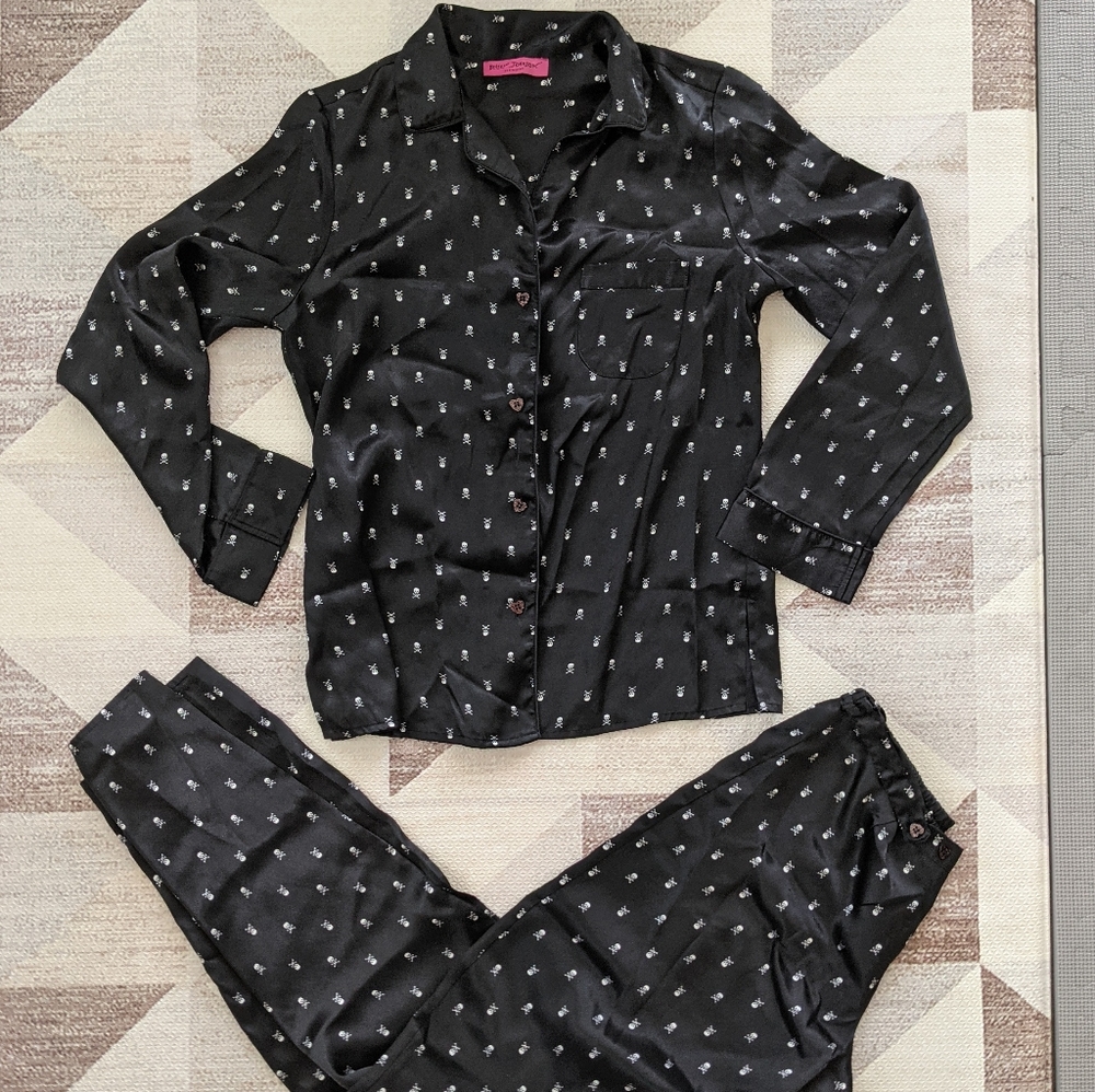 **NWOT***BETSEY JOHNSON***SKULL SATIN PJ***